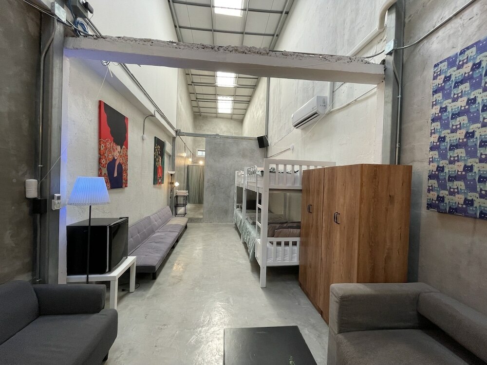 Фото Old Bar Bangkok House