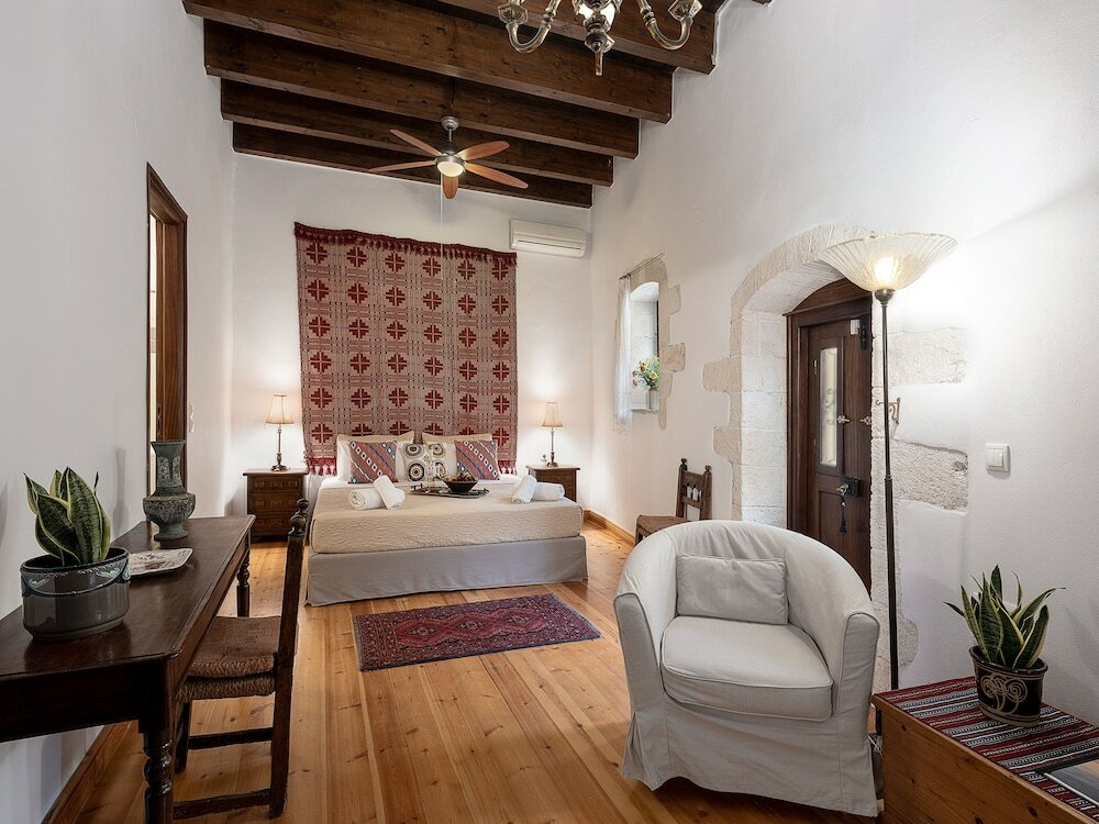 Фото Venetian Palace Chania