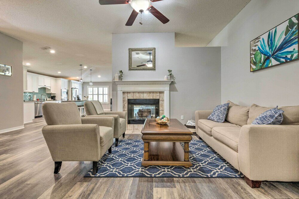 Фото Spacious Home w Sunroom, 15 Mi to Pensacola!