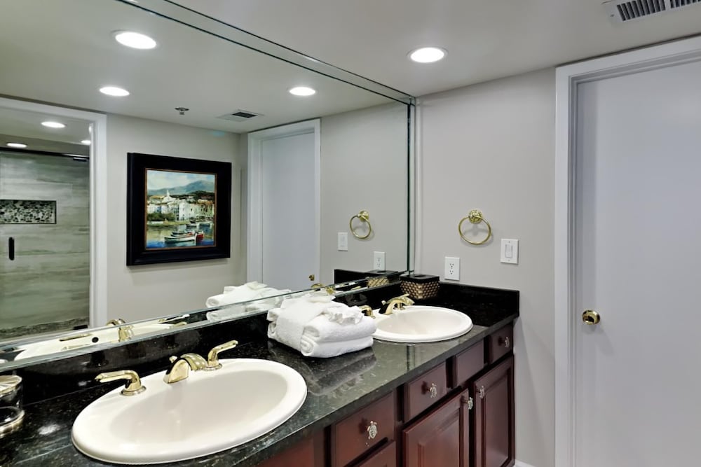 Фото Edgewater Tower III