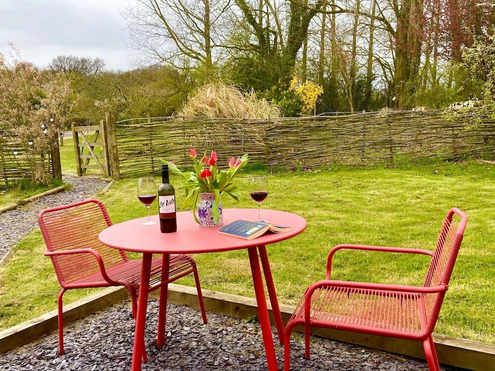 Фото Oxton Hill Hideaway