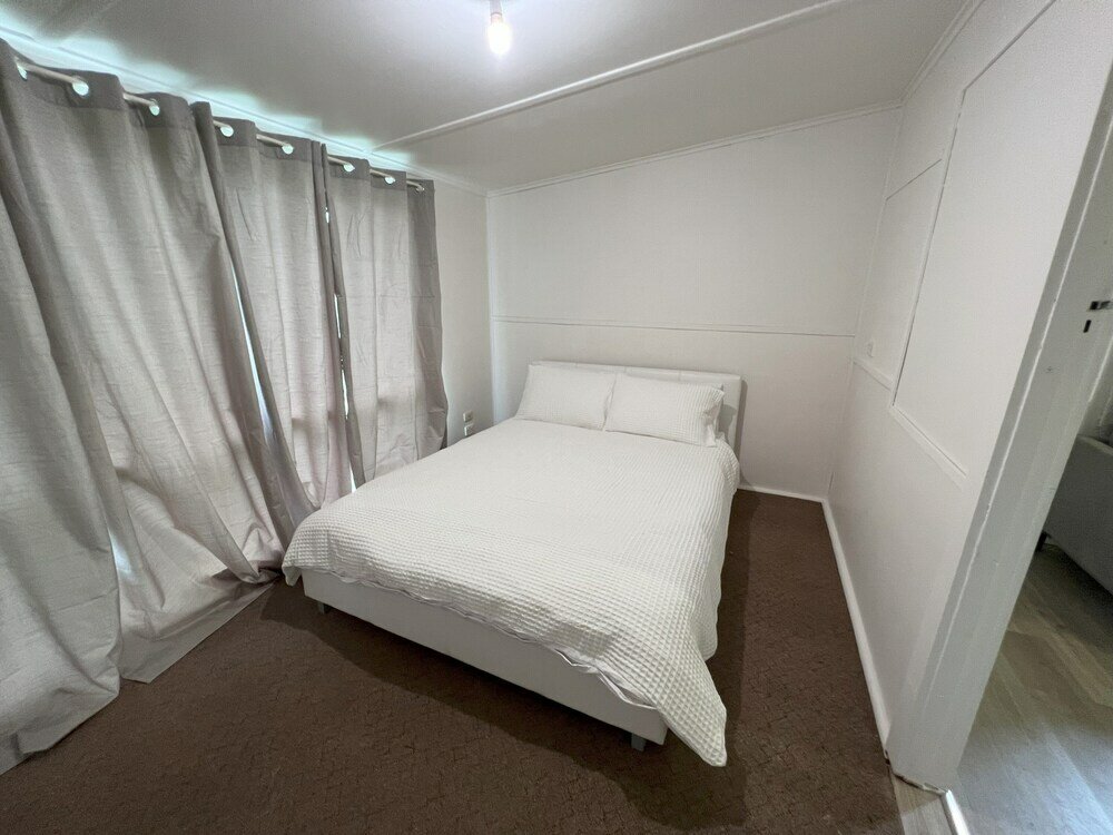 Фото Pet Friendly 2 Bedroom Cottage with Yard