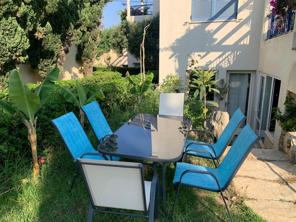 Фото 1 Bedroom Apartment on Beach Elias Upper