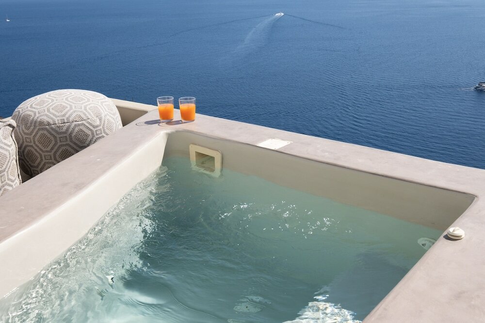 Фото SantorOia Luxury Suites