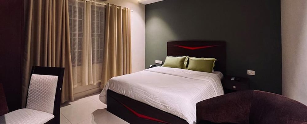 Фото Fabhotel Sea Queen Residency