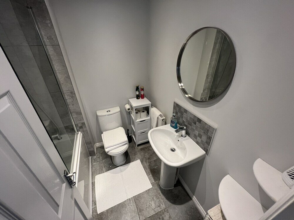 Фото Infinity Guest House Wiltshire Crescent