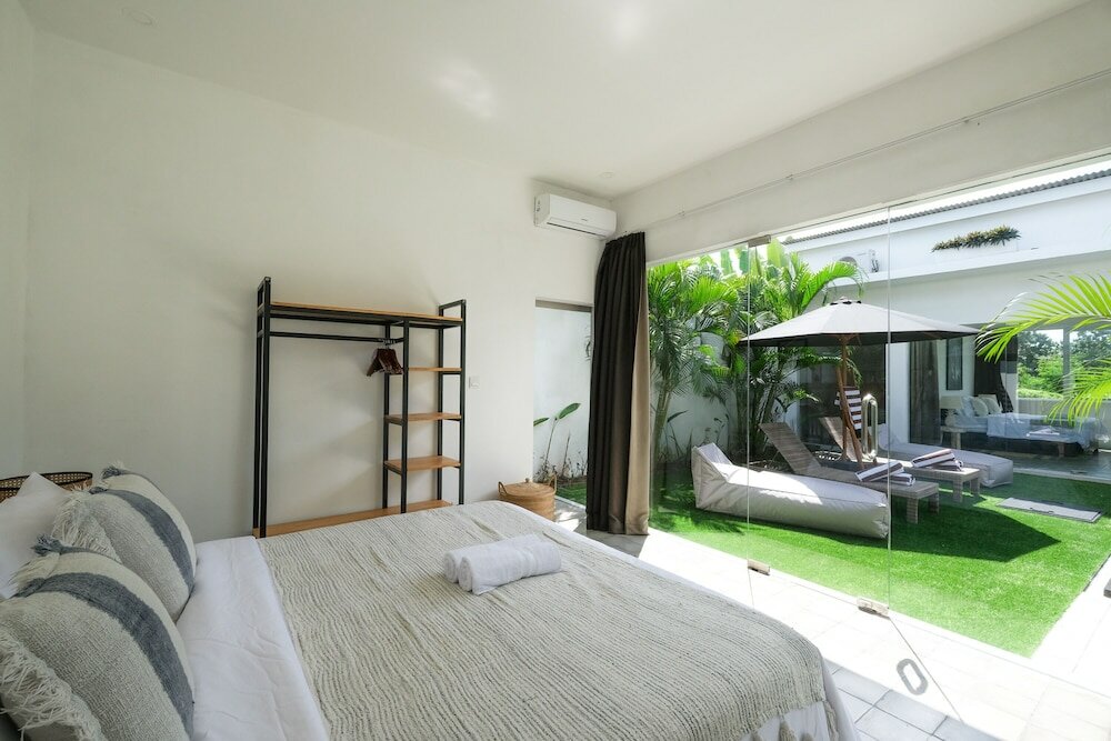 Фото Villa Roman & Alena Canggu