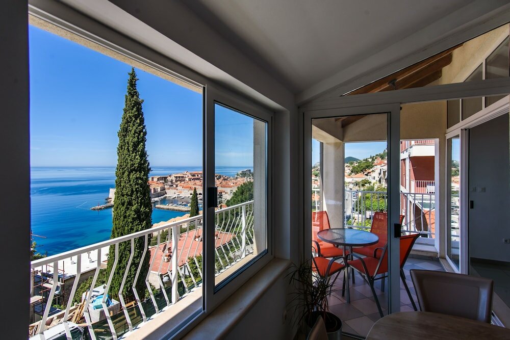 Фото Zenith Apartment by DuHomes