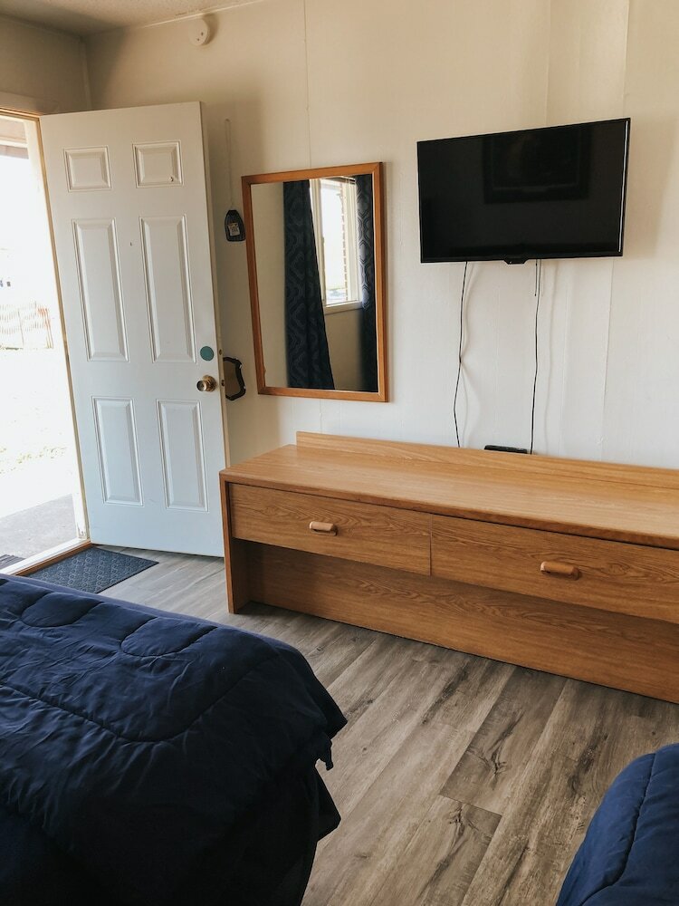 Фото The Redwood Motel