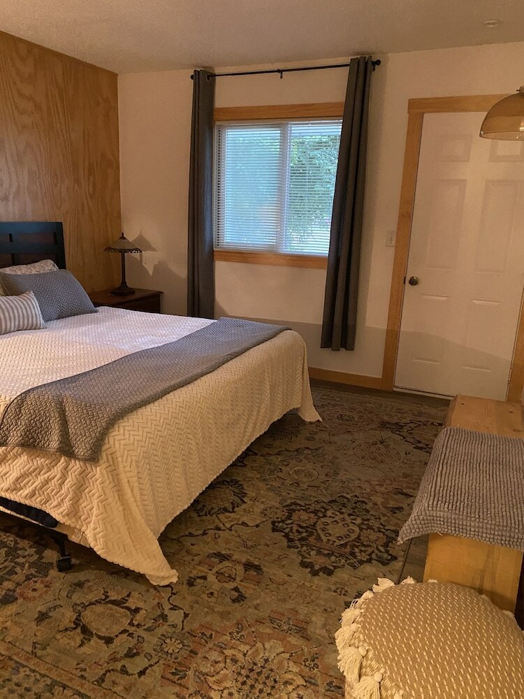 Фото The Redwood Motel