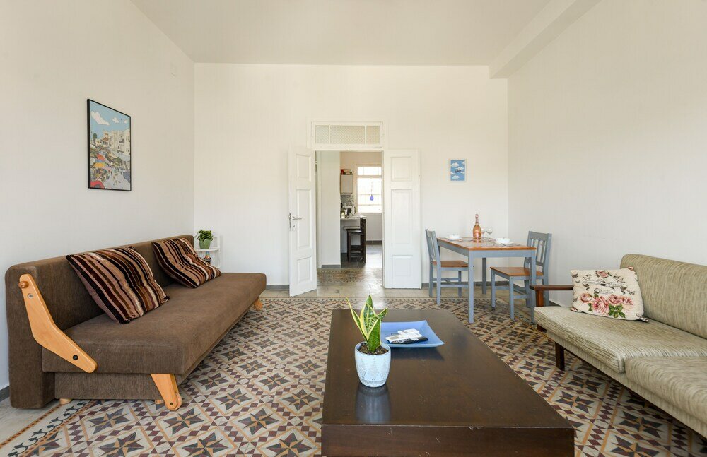 Фото Vintage Charm 1br Apt w Balcony & View