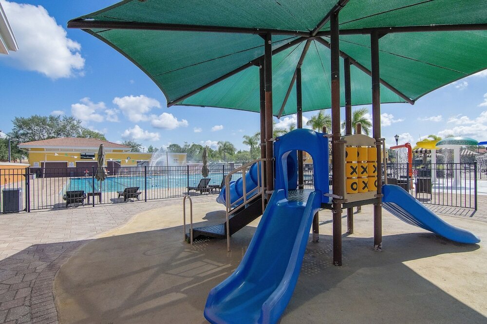 Фото Emerald Greens Hotel Condo Resort