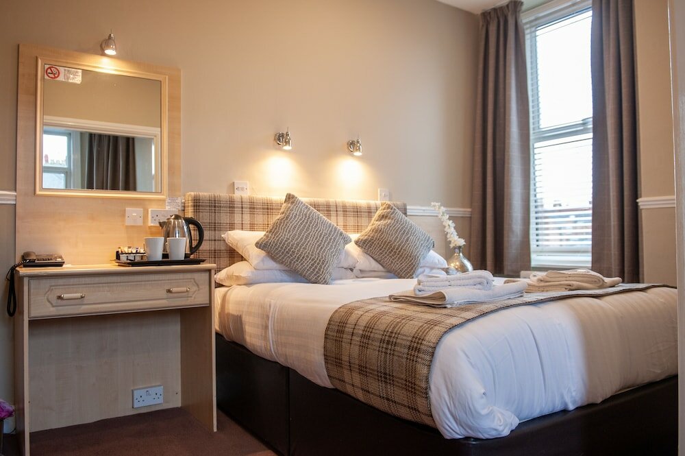 Фото Osborne Hotel