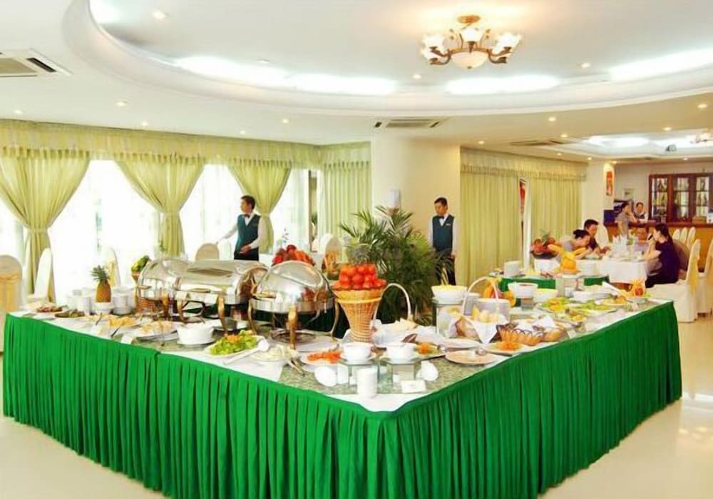 Фото Bamboo Green Central Hotel