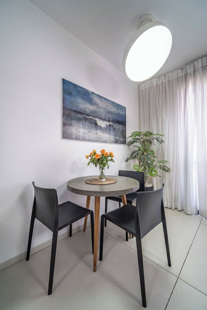 Фото Stylish 1br Beach-Front Apt w Sea View