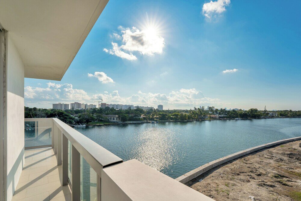 Фото Stunning 2br 2ba Bay Harbour with Pool