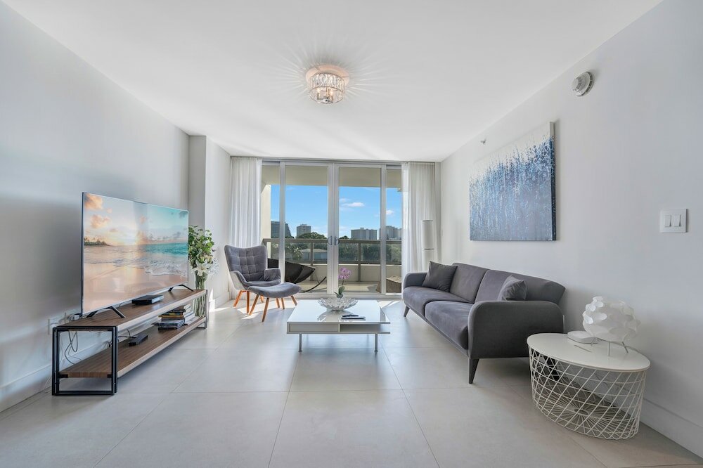 Фото Stunning 2br 2ba Bay Harbour with Pool