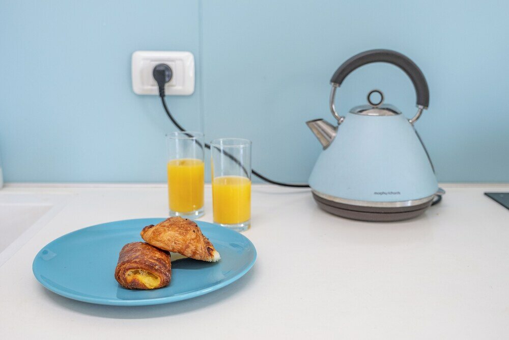 Фото Stylish 1br Beach-Front Apt w Sea View