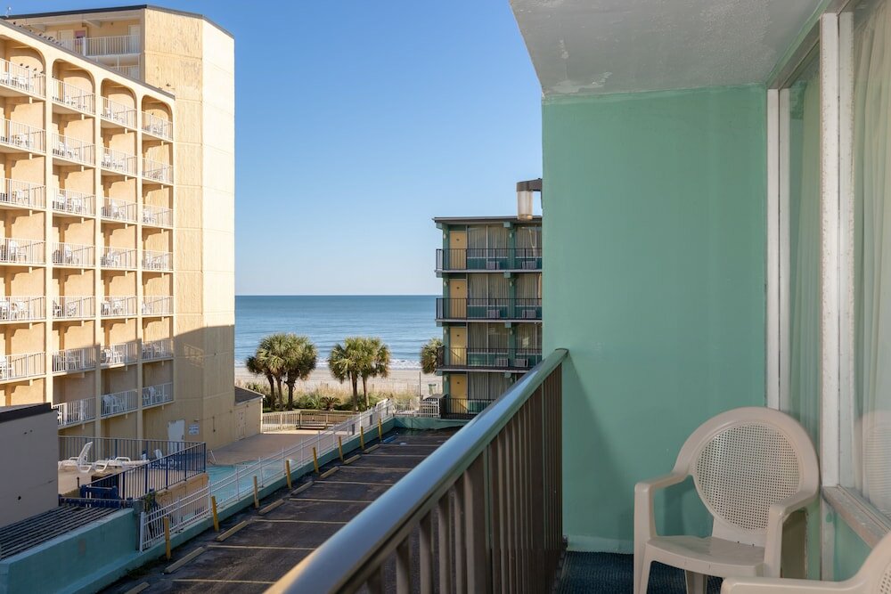 Фото Beach Club at Montego Inn