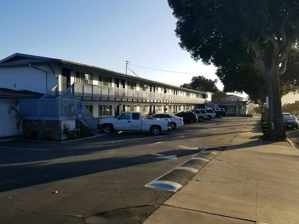 Фото Coastal Breeze Inn