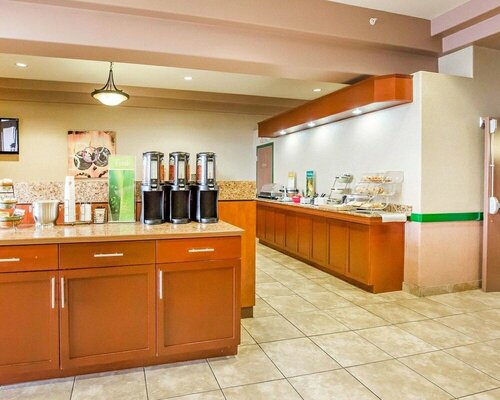 Гостиница Quality Inn And Suites Lethbridge в Летбридже