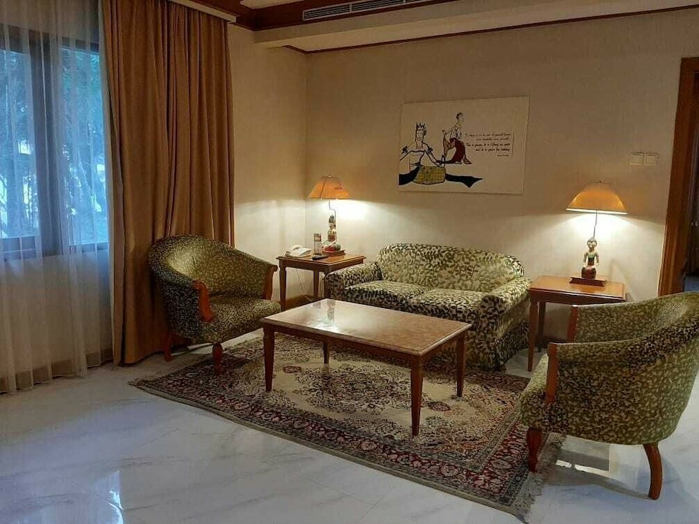 Фото Kusuma Sahid Prince Hotel