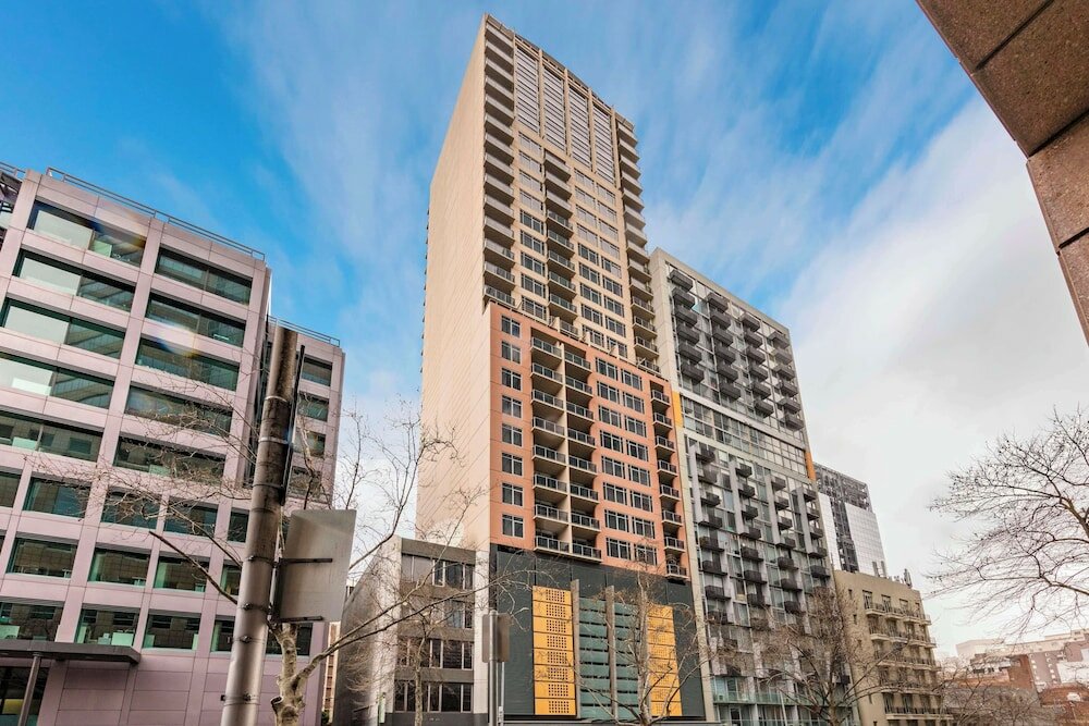 Фото Oaks Melbourne on Lonsdale Suites