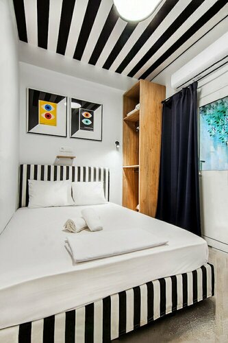 Modern and Stylish Renovated Flat, next to Metro