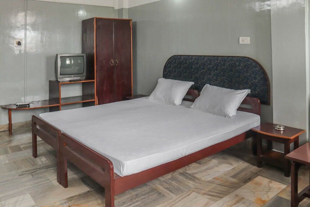 Фото Spot On 49477 Hotel Galaxy