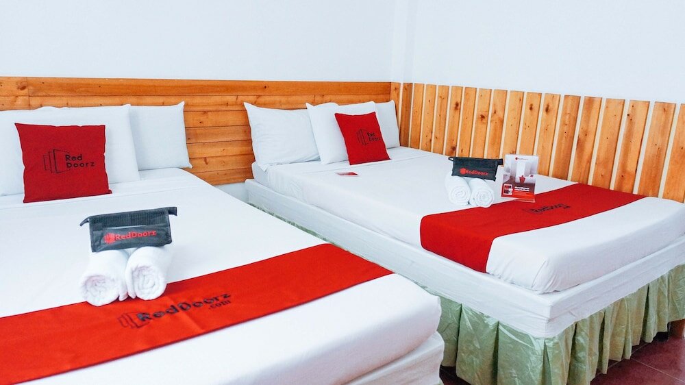 Фото RedDoorz @ Humayhumay Road Lapulapu