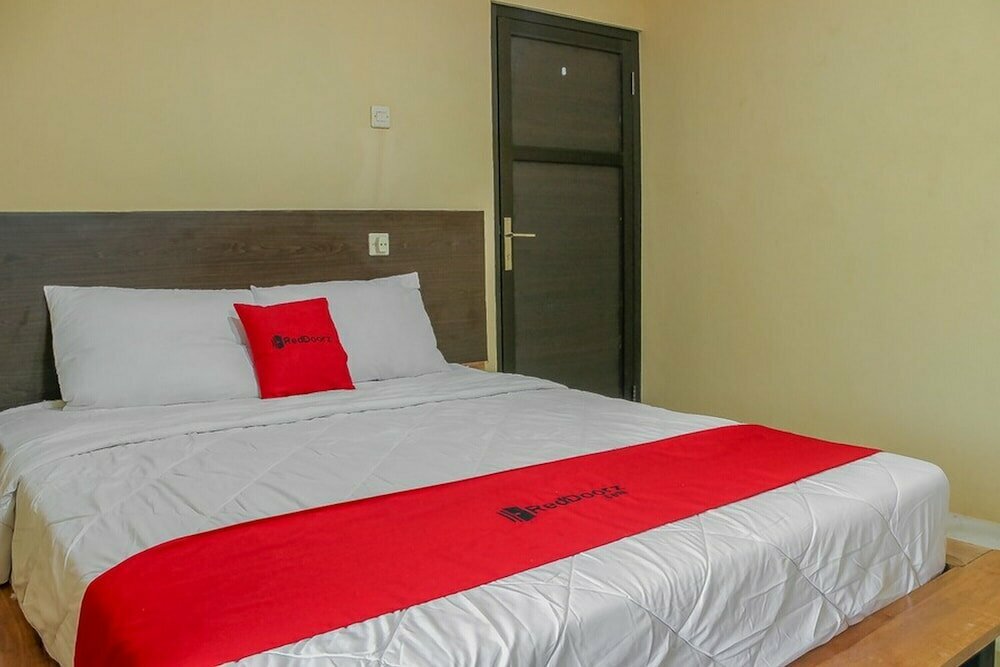 Hotel RedDoorz Syariah near Pasar Modern Cikopo, West Java, photo