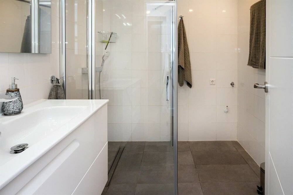 Фото Great Beach Side Villa – Semi Heated Pool