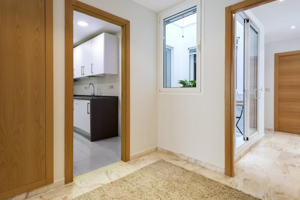 Фото Brand New 2 Bd Apartment Near Cathedral - Vinuesa II