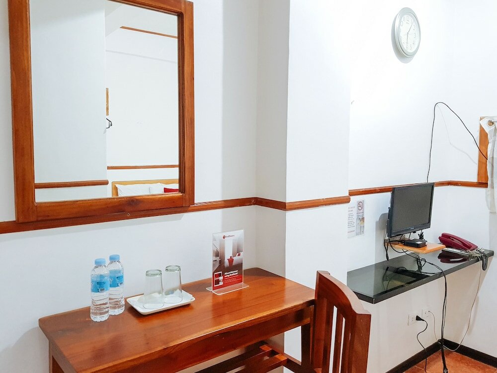 Фото RedDoorz @ Humayhumay Road Lapulapu