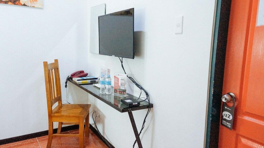 Фото RedDoorz @ Humayhumay Road Lapulapu