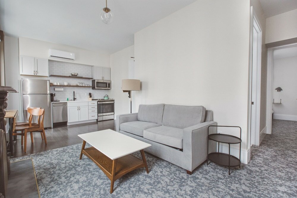 Фото Hancock House