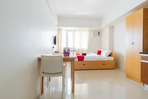 Гостиница RedDoorz Plus @ Silk Residences Sta. Mesa Monthly Stay в Маниле