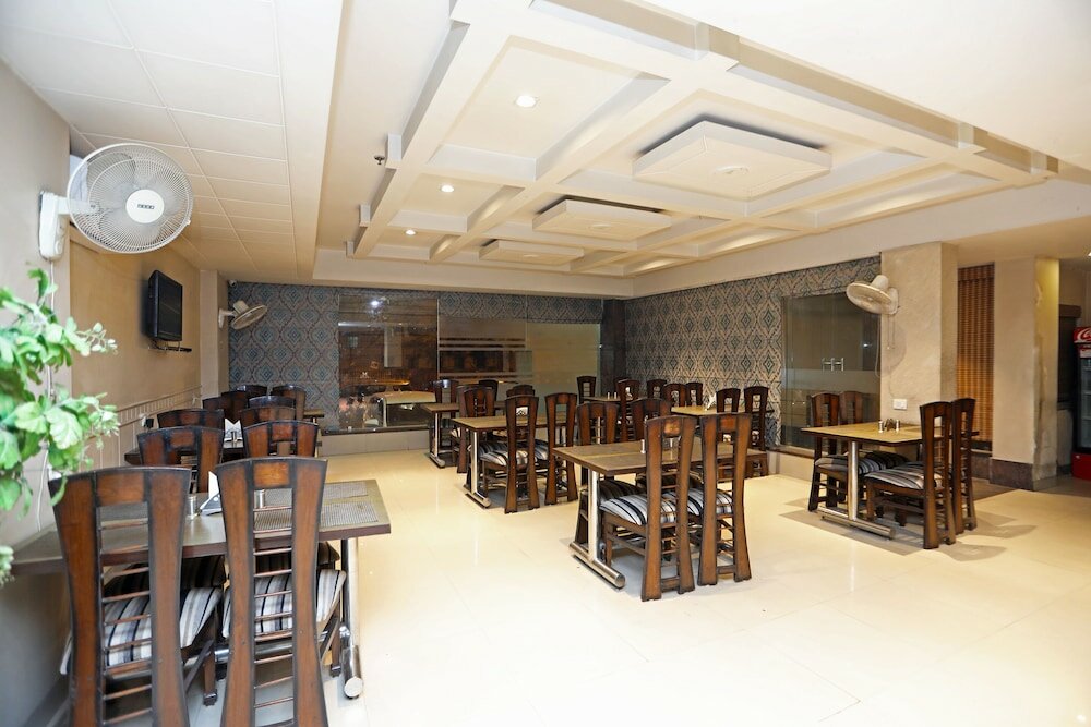 Фото Capital O 445 Impress Hotel