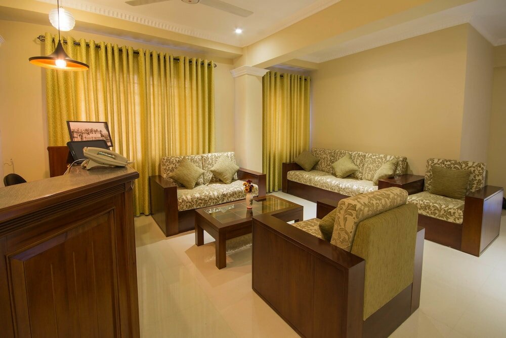 Фото Ceyloni City Hotel