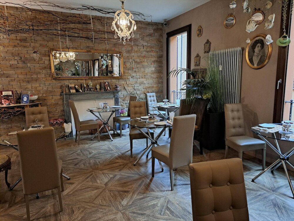 Фото 051 Room & Breakfast