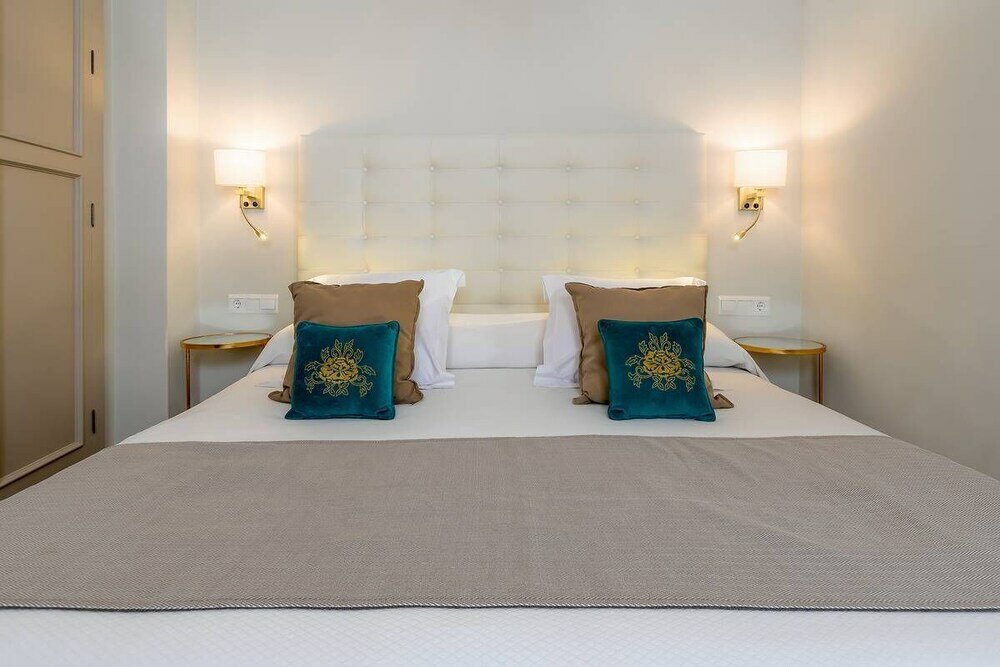 Фото Hostal Boutique Plaza Cantarero
