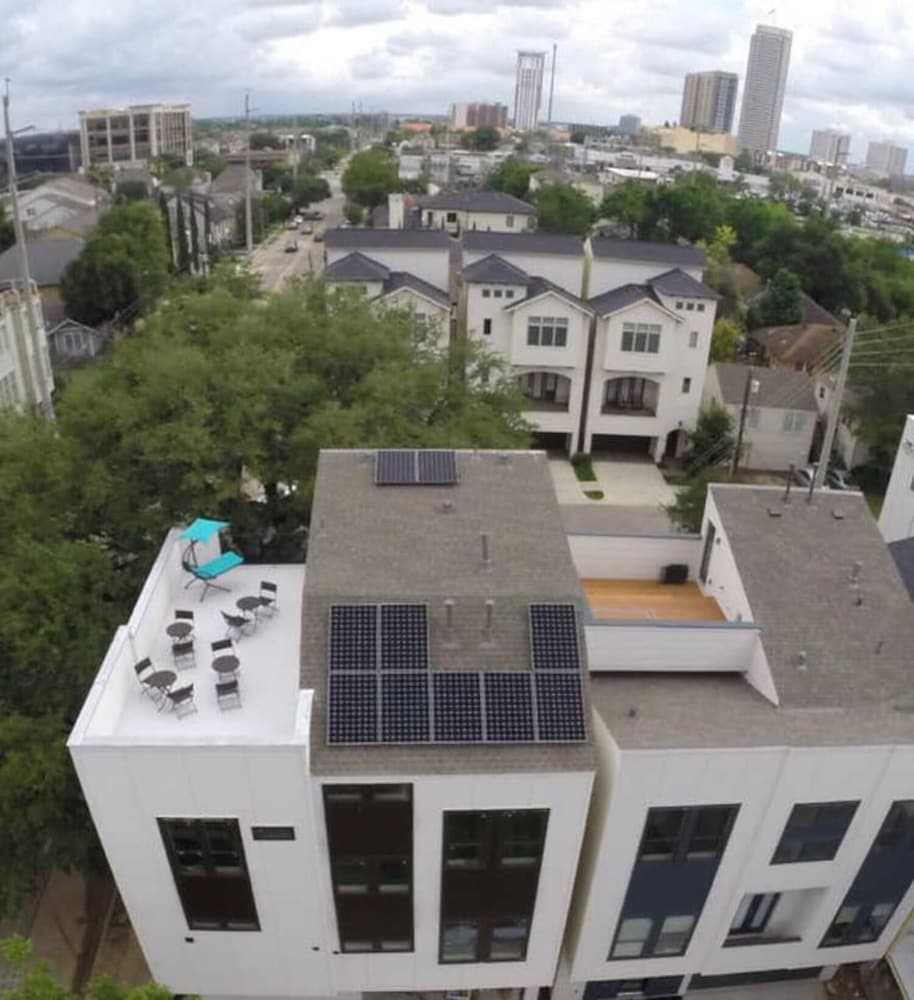 Фото Montrose Guesthouse Suites