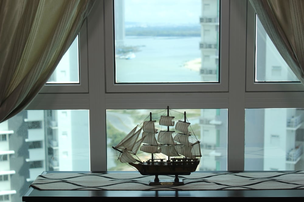 Фото City Living with Panoramic Sea Views at Danga Bay