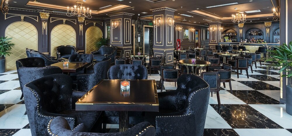 Фото Monarque Hotel