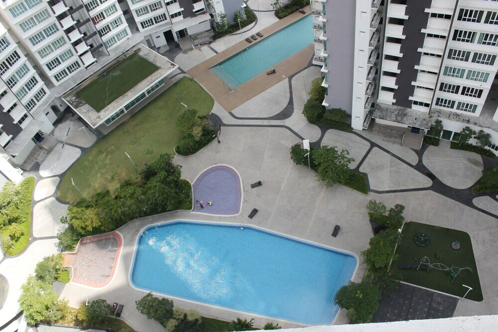 Фото City Living with Panoramic Sea Views at Danga Bay