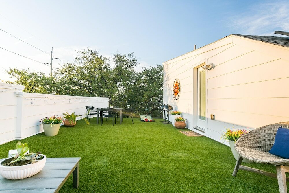 Фото Montrose Guesthouse Suites