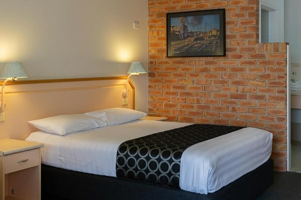 Фото The Crossing Motel