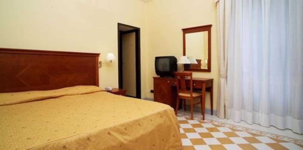 Фото Hotel La Rondinella