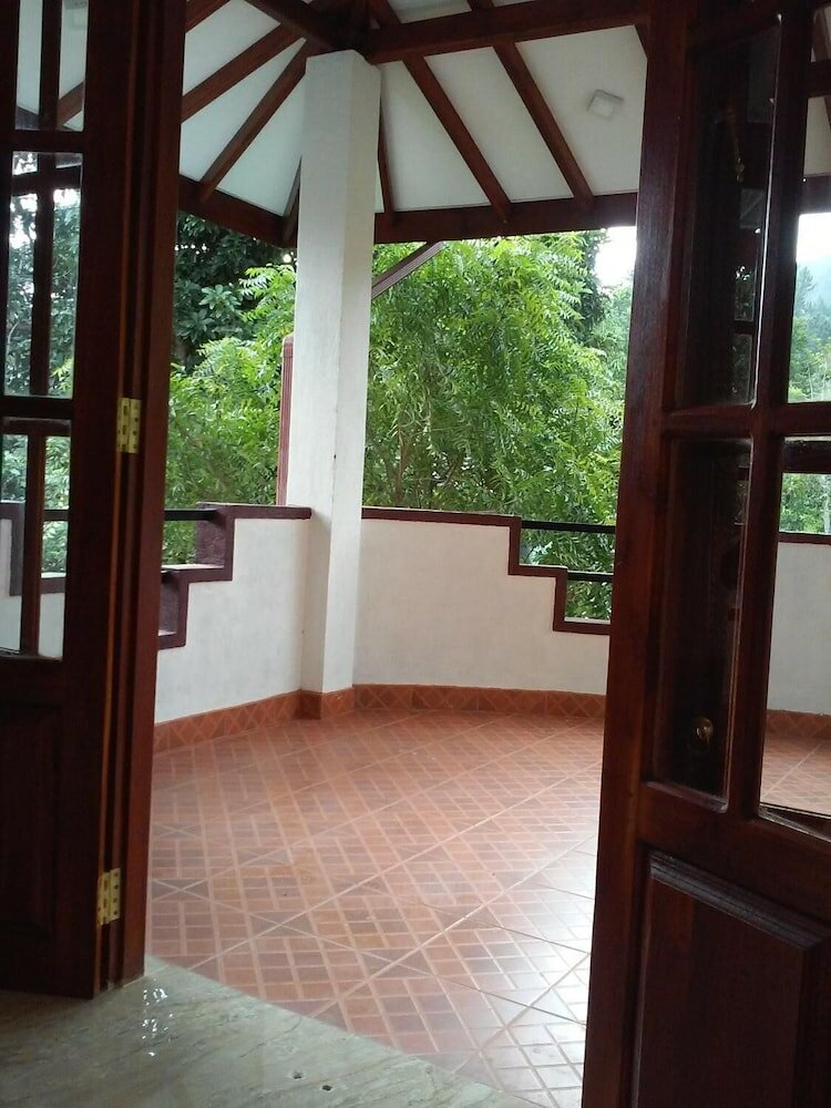 Фото Lizzie Villa Guest House