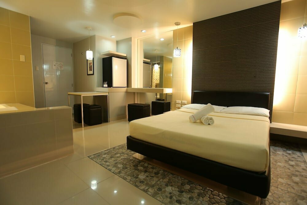 Hotel One Serenata Hotel Bacao, Province of Cavite, photo